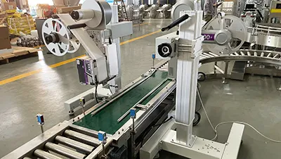Automatic labeling machine